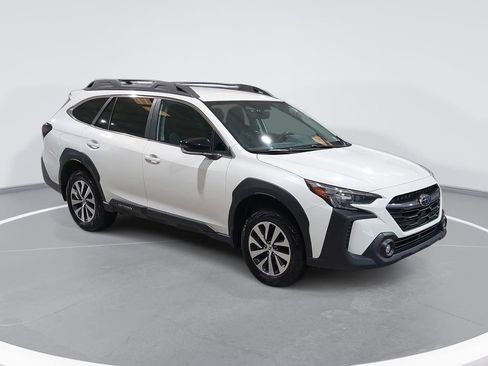 Certified 2025 Subaru Outback Premium w/ Popular Package #1A AWD/4WD image 3