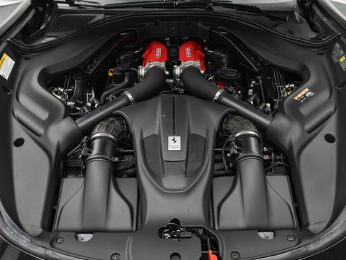 Used 2023 Ferrari Roma Nero Daytona image 32