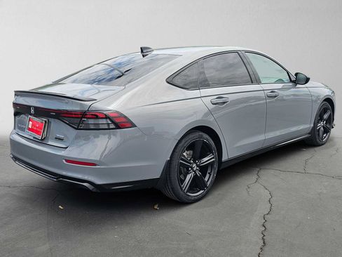Used 2025 Honda Accord Sport image 3