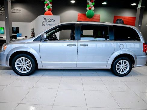 Used 2019 Dodge Grand Caravan SXT w/ Rear Park Assist Package image 8