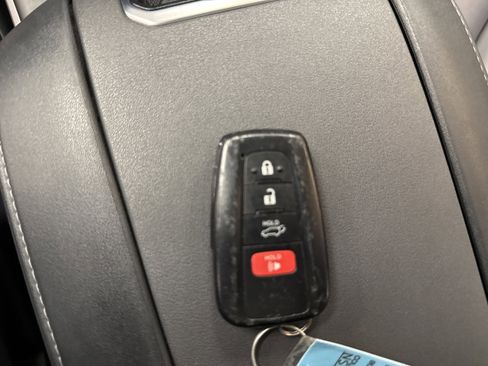 Used 2022 Toyota Highlander XLE image 35