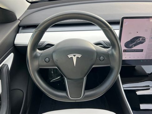 Used 2018 Tesla Model 3 Long Range image 14