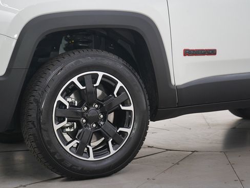 Used 2023 Jeep Renegade Trailhawk w/ Trailhawk Elite Group AWD/4WD image 33