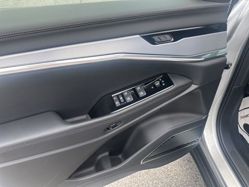 New 2025 Jeep Wagoneer S Launch Edition image 13