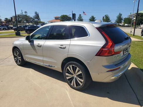 Used 2022 Volvo XC60 T8 Inscription w/ Advanced Package image 3