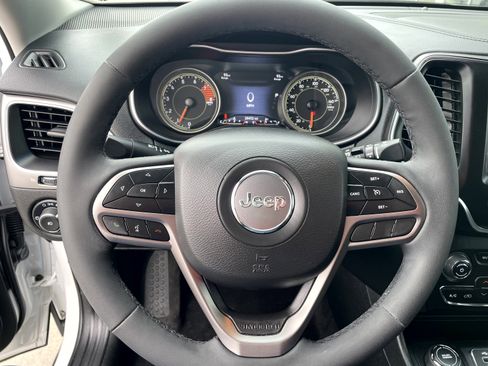 Used 2022 Jeep Cherokee Latitude Lux w/ Mopar Interior Package image 13