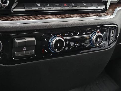 New 2026 GMC Sierra 2500 SLE w/ SLE Value Package; AWD/4WD image 13