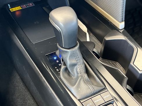 Used 2025 Toyota Camry SE FWD image 21