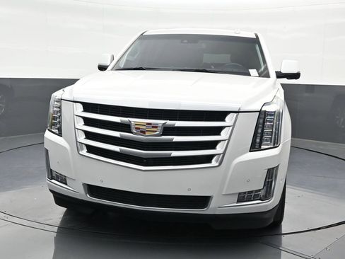 Used 2019 Cadillac Escalade ESV Premium Luxury RWD image 9