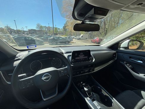 Used 2025 Nissan Rogue SV image 35