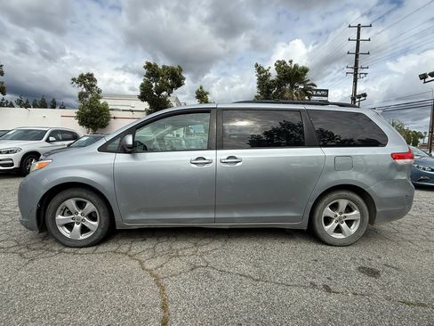 Used 2014 Toyota Sienna LE FWD image 4