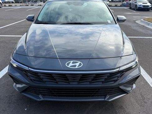 Used 2025 Hyundai Elantra SE image 11