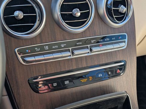 Used 2022 Mercedes-Benz GLC 300 4MATIC image 28