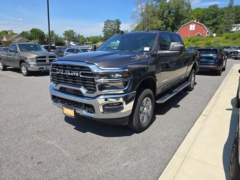 Used 2025 RAM 2500 Big Horn AWD/4WD image 3