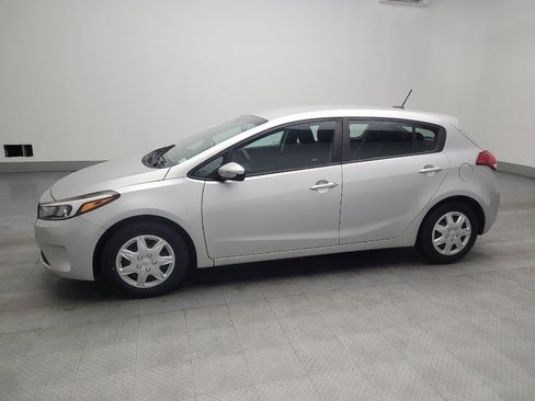 Used 2017 Kia Forte LX image 2