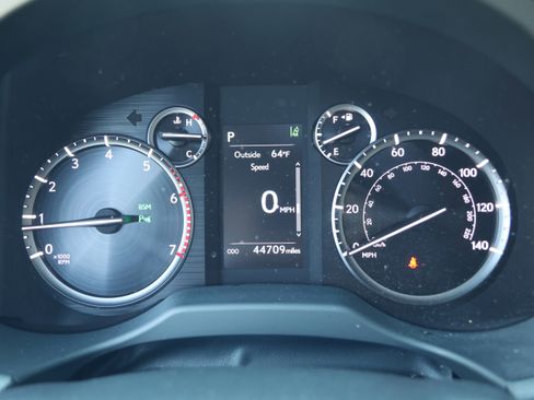 Used 2023 Lexus GX 460 Premium w/ Accessory Package AWD/4WD image 20