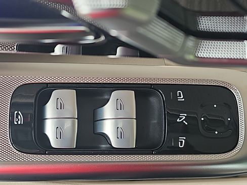 Used 2026 Mercedes-Benz GLC 300 image 29