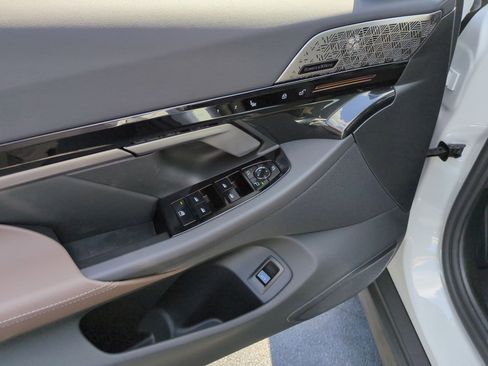 Certified 2026 BMW 530i w/ Premium Package image 14