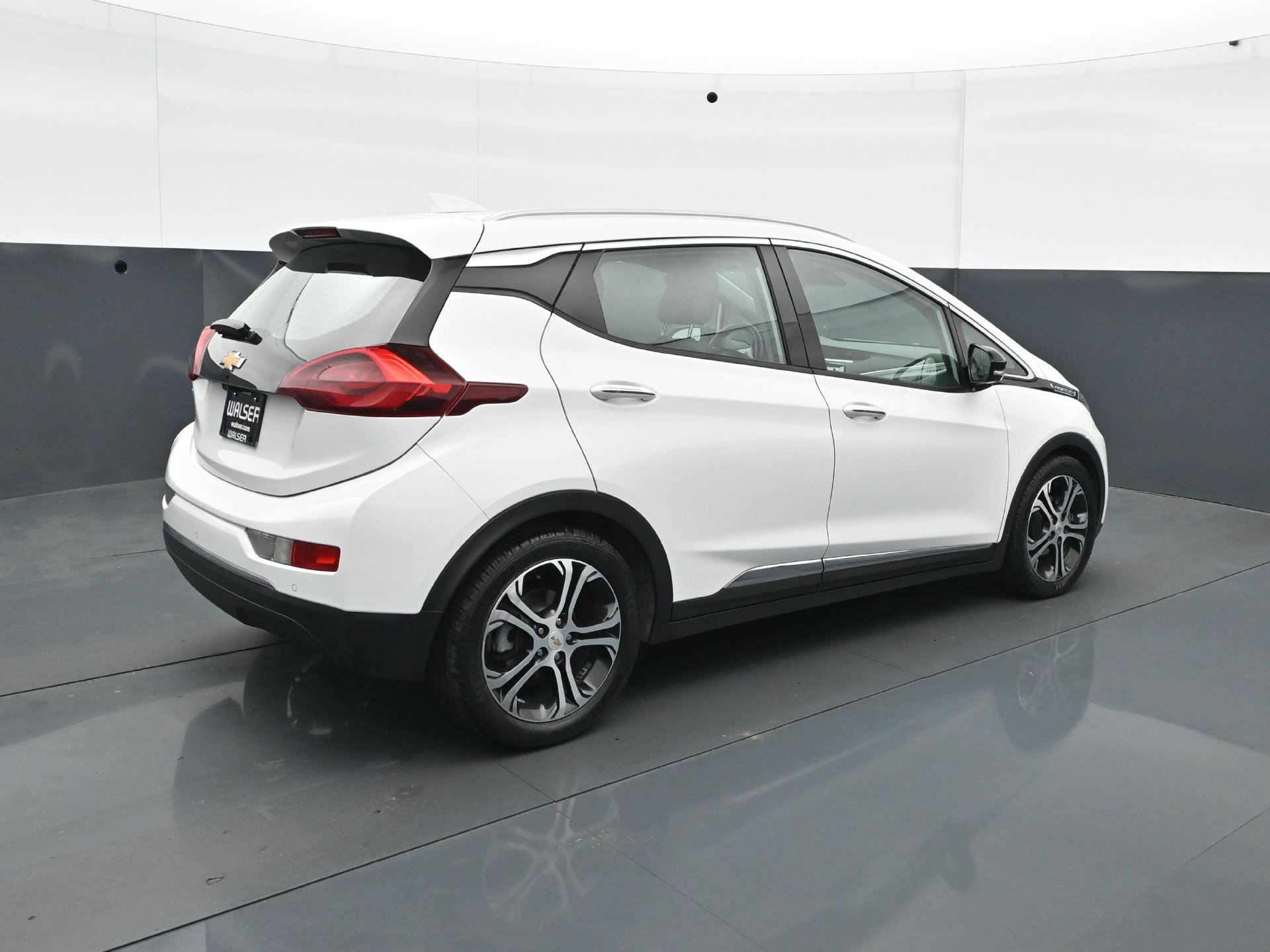 Used 2019 Chevrolet Bolt Premier w/ Infotainment Package FWD image 7