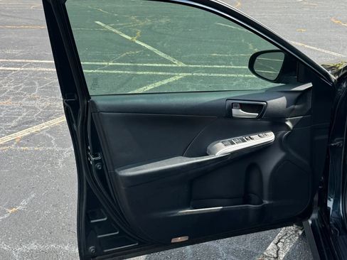 Used 2013 Toyota Camry SE FWD image 15