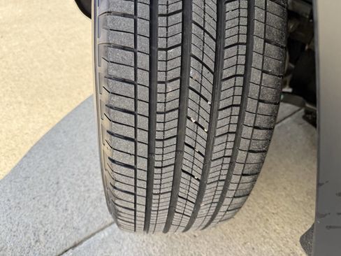 Used 2025 Jeep Grand Cherokee Altitude image 15