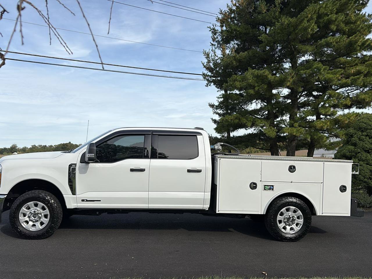 Used 2024 Ford F250 XLT w/ FX4 Off-Road Package AWD/4WD image 2