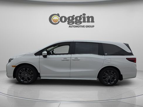 New 2026 Honda Odyssey Touring image 2
