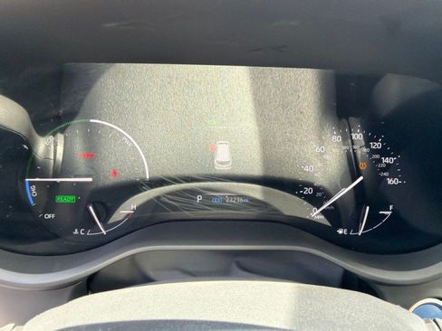 Used 2024 Toyota Sienna LE AWD/4WD image 18