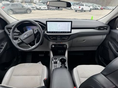 Used 2024 Ford Escape SE FWD image 17