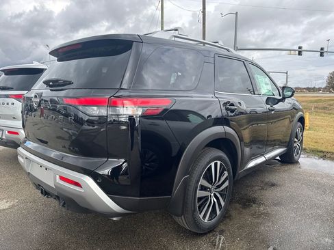 New 2025 Nissan Pathfinder Platinum w/ Black Appearance Package image 7