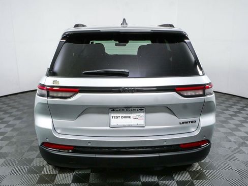 Used 2025 Jeep Grand Cherokee Limited w/ Black Appearance Package RWD image 28