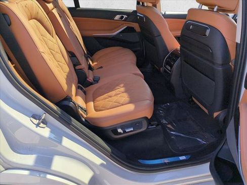 Used 2024 BMW X7 xDrive40i w/ Premium Package AWD/4WD image 23