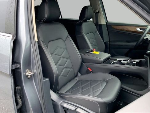 Used 2025 Volkswagen Atlas SE FWD image 9