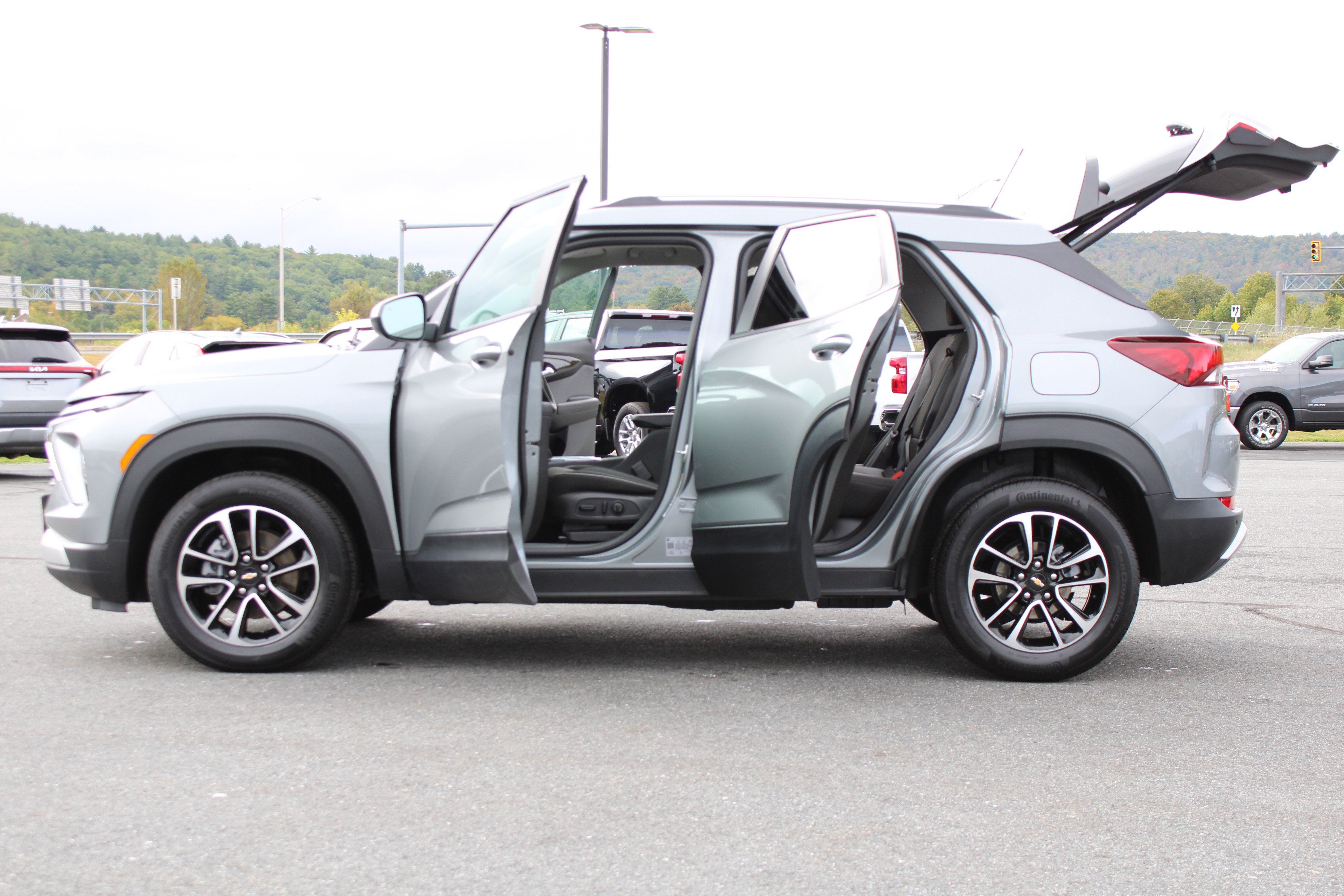Used 2025 Chevrolet TrailBlazer LT w/ Convenience Package AWD/4WD image 14