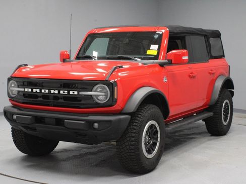 Certified 2022 Ford Bronco Outer Banks w/ Sasquatch Package AWD/4WD image 7