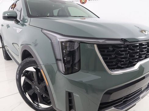 Used 2025 Kia Sorento EX image 18