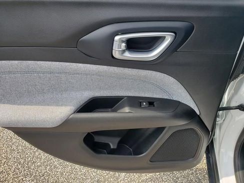 Used 2022 Jeep Compass Latitude image 13