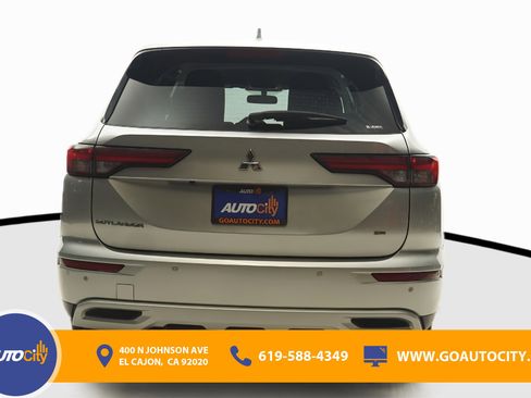 Used 2024 Mitsubishi Outlander SE Black Edition image 12