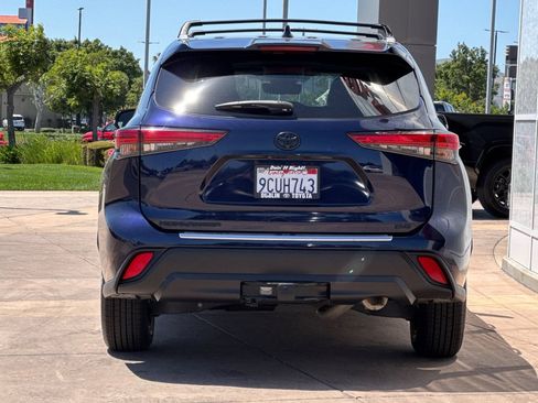 Used 2022 Toyota Highlander XLE FWD image 5