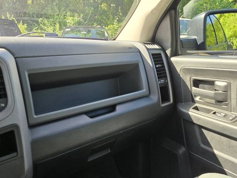 Used 2018 RAM 1500 Express w/ Black Ram 1500 Express Group AWD/4WD image 21