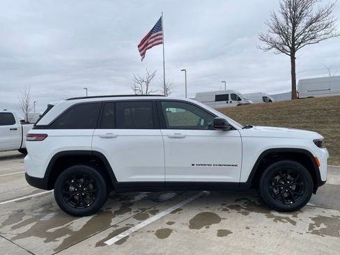 New 2026 Jeep Grand Cherokee Altitude AWD/4WD image 7