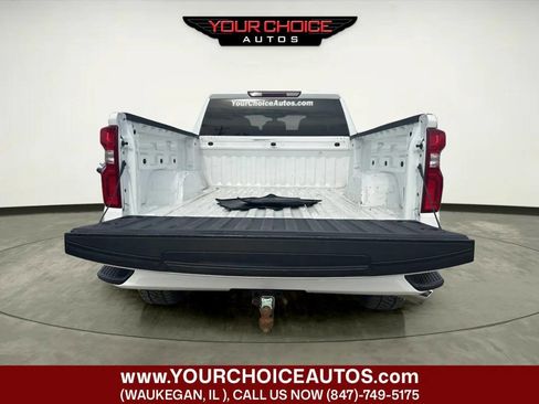Used 2019 Chevrolet Silverado 1500 Custom w/ Custom Convenience Package AWD/4WD image 9