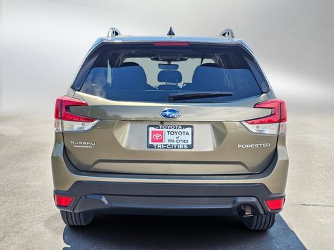 Used 2024 Subaru Forester Premium AWD/4WD image 4