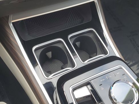 Certified 2023 BMW 760i xDrive w/ Executive Package image 18