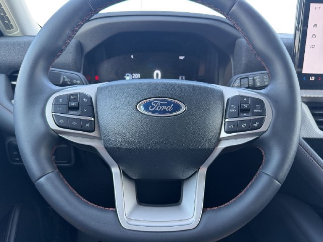 Used 2025 Ford Explorer Active RWD image 23