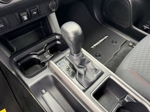 Used 2022 Toyota Tacoma SR5 RWD image 17