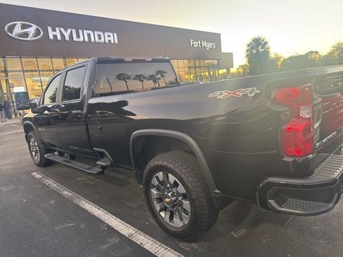 Used 2024 Chevrolet Silverado 2500 Custom w/ Custom Value Package image 4