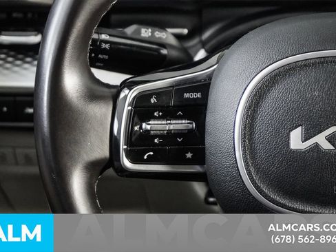 Used 2024 Kia Carnival LX image 26