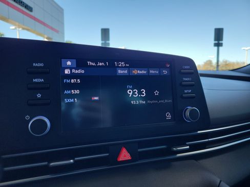 Used 2023 Hyundai Elantra SEL w/ Preferred Accessory Package image 21