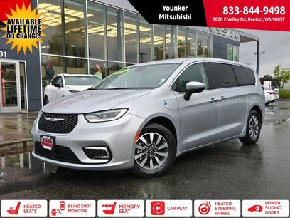 Used 2023 Chrysler Pacifica Touring-L